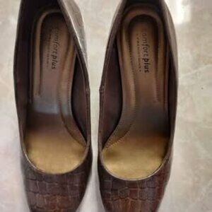 Mock Croc Pumps - size 8